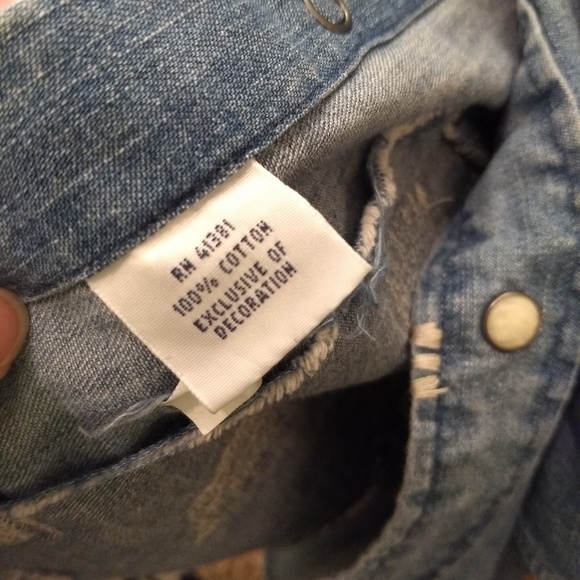 NWT Distressed Blue Jean Button Up - Picture 8 of 8